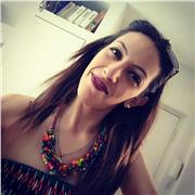 Laureata magistrale in biologia e abilitata alla professione, impartisce lezioni a studenti di scuole superiori e universitari